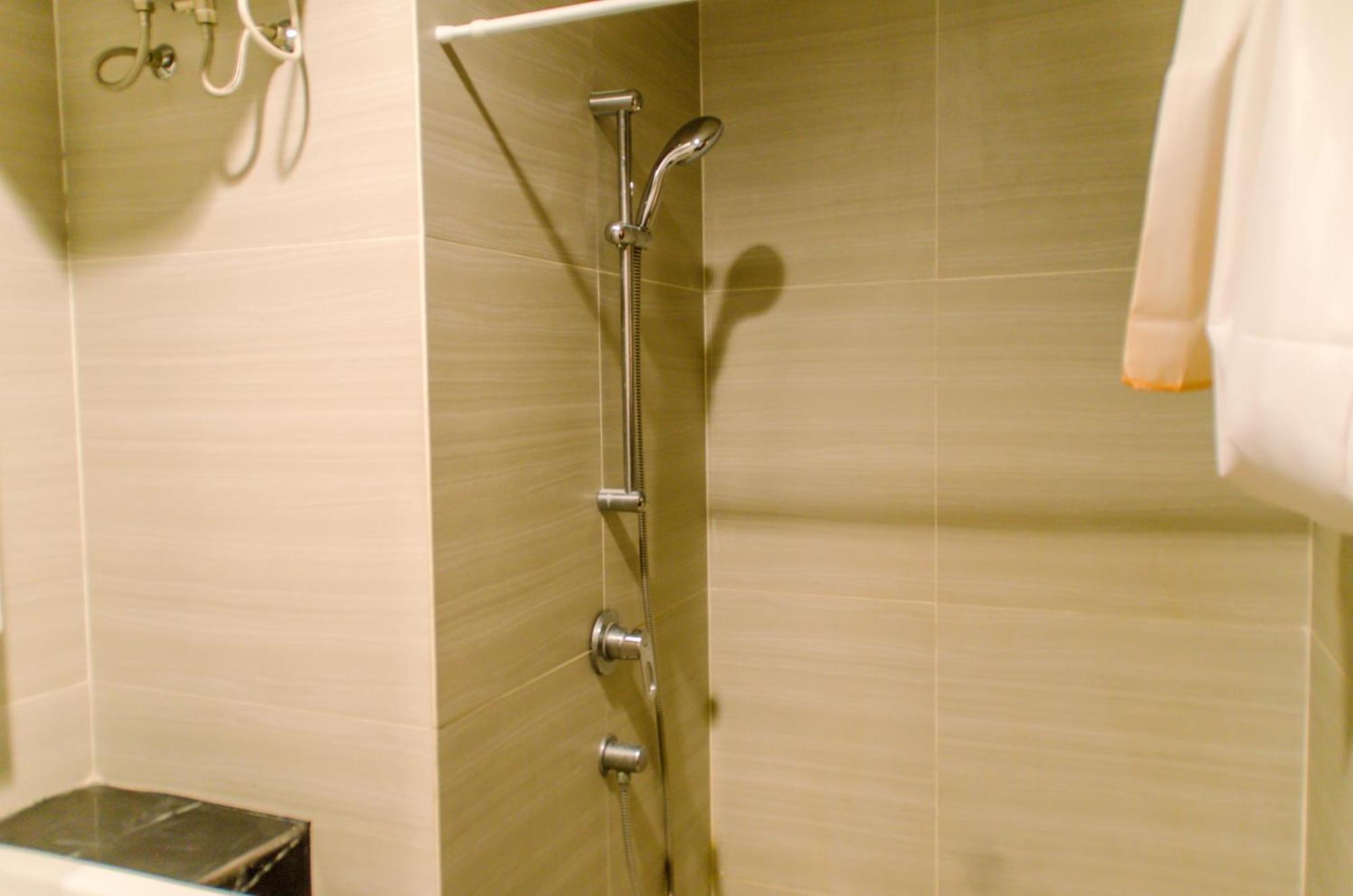 Comfort And Simply At West Vista By Travelio * Jakarta